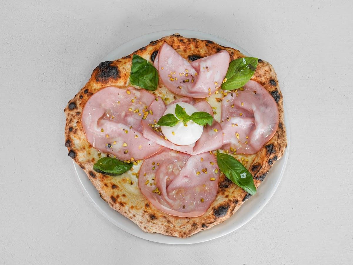 Pizzeria Love pizza