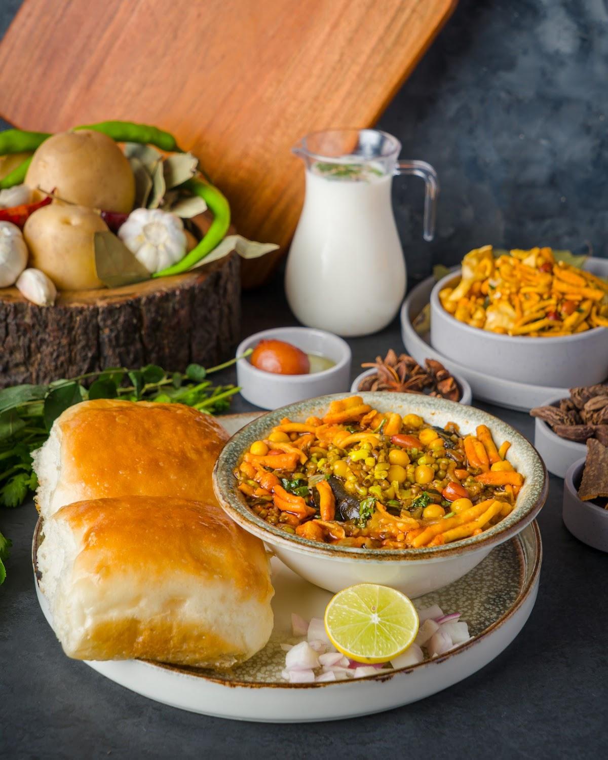 Mumbaiya Misal & Vadapav