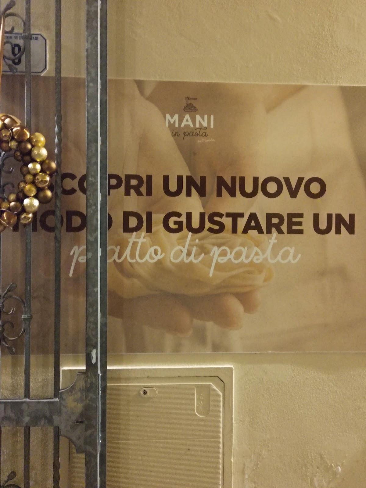 Mani in pasta