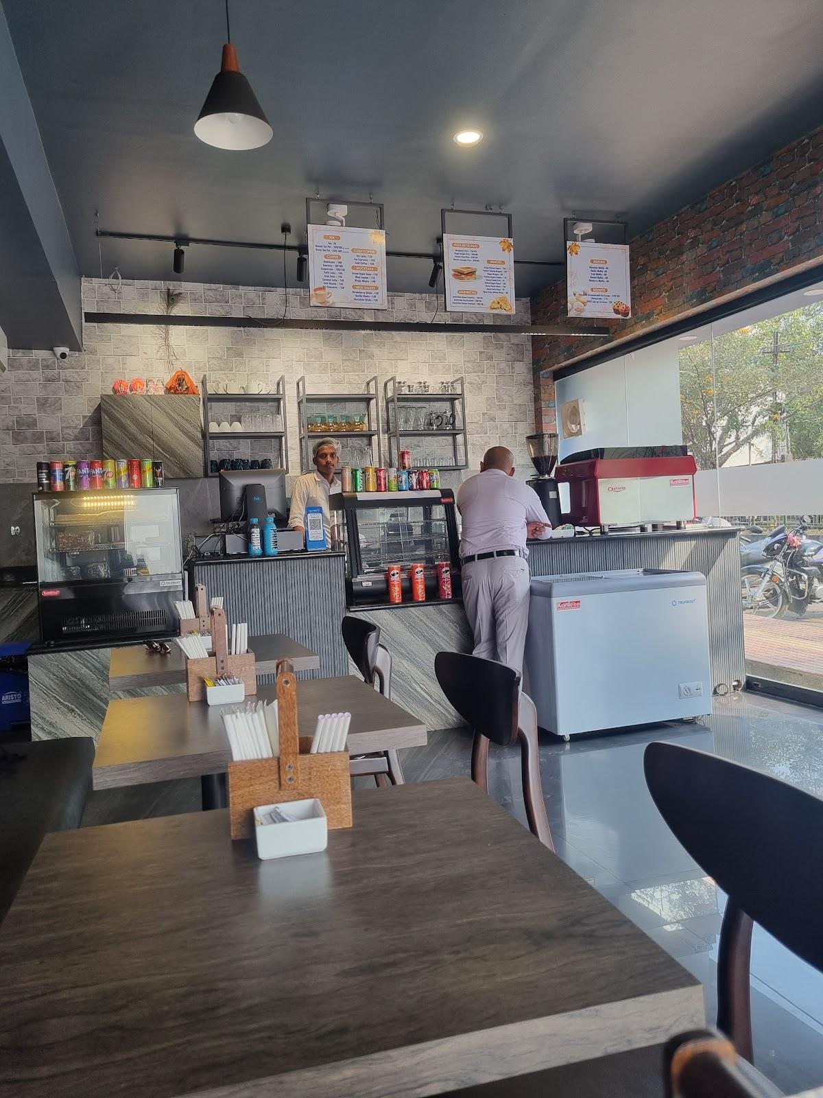 YAVIS CAFE