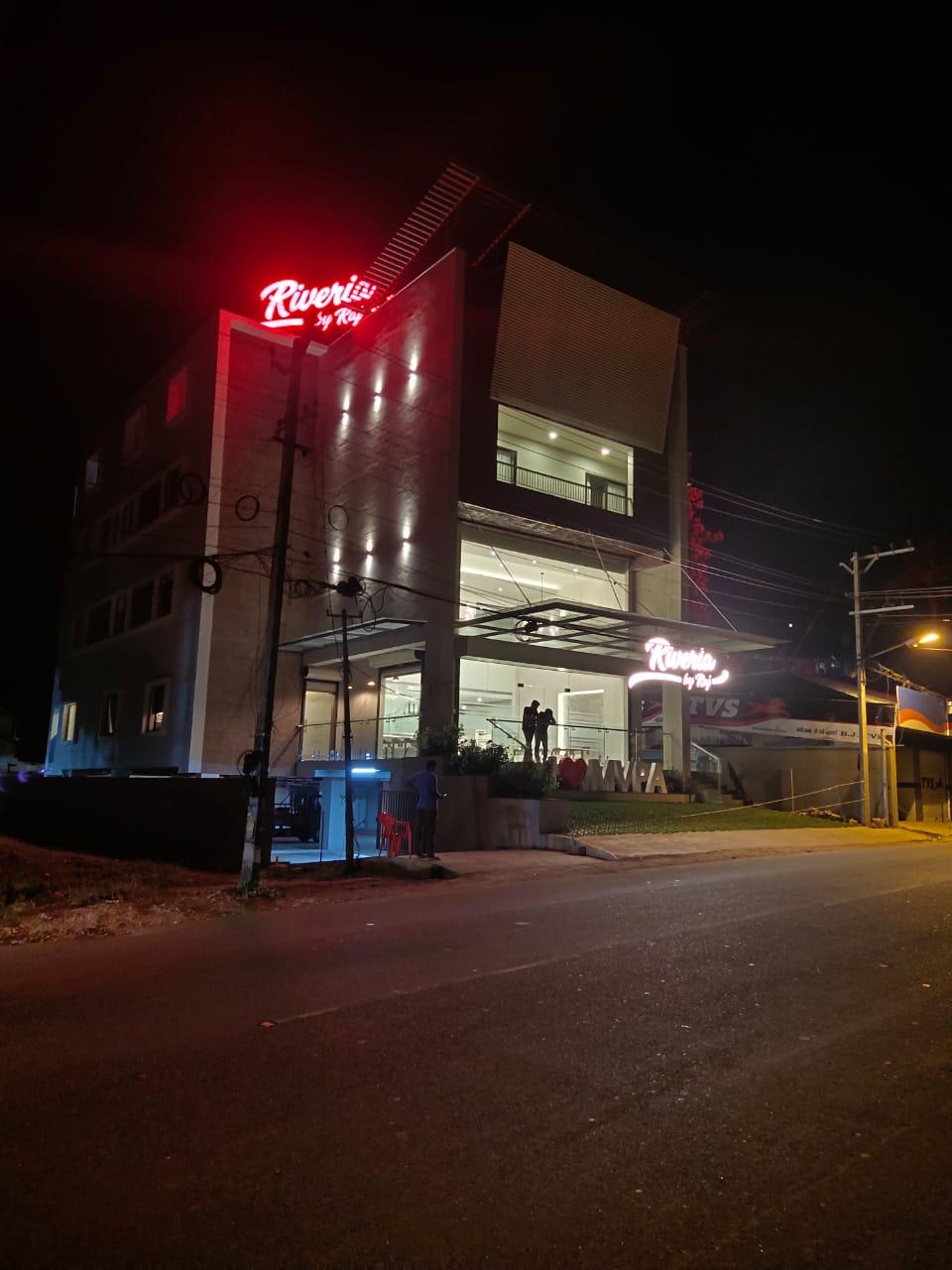 Raj Riveria Hotel