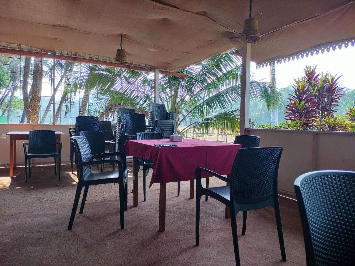 Monts Bar And Restaurant