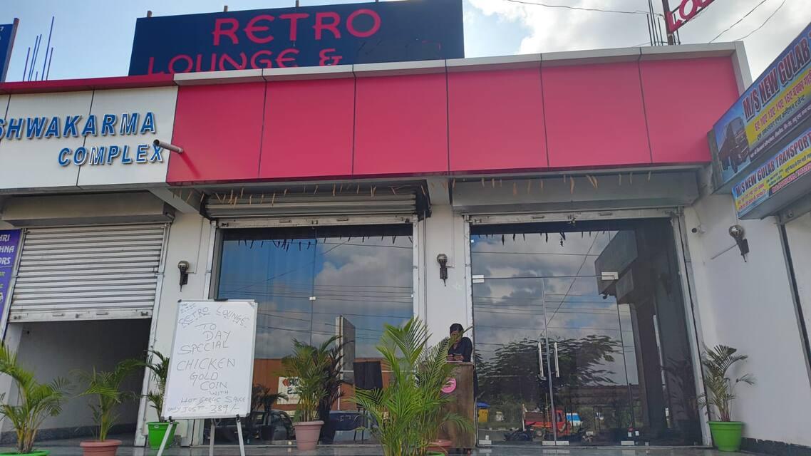 Retro Lounge & Restaurant