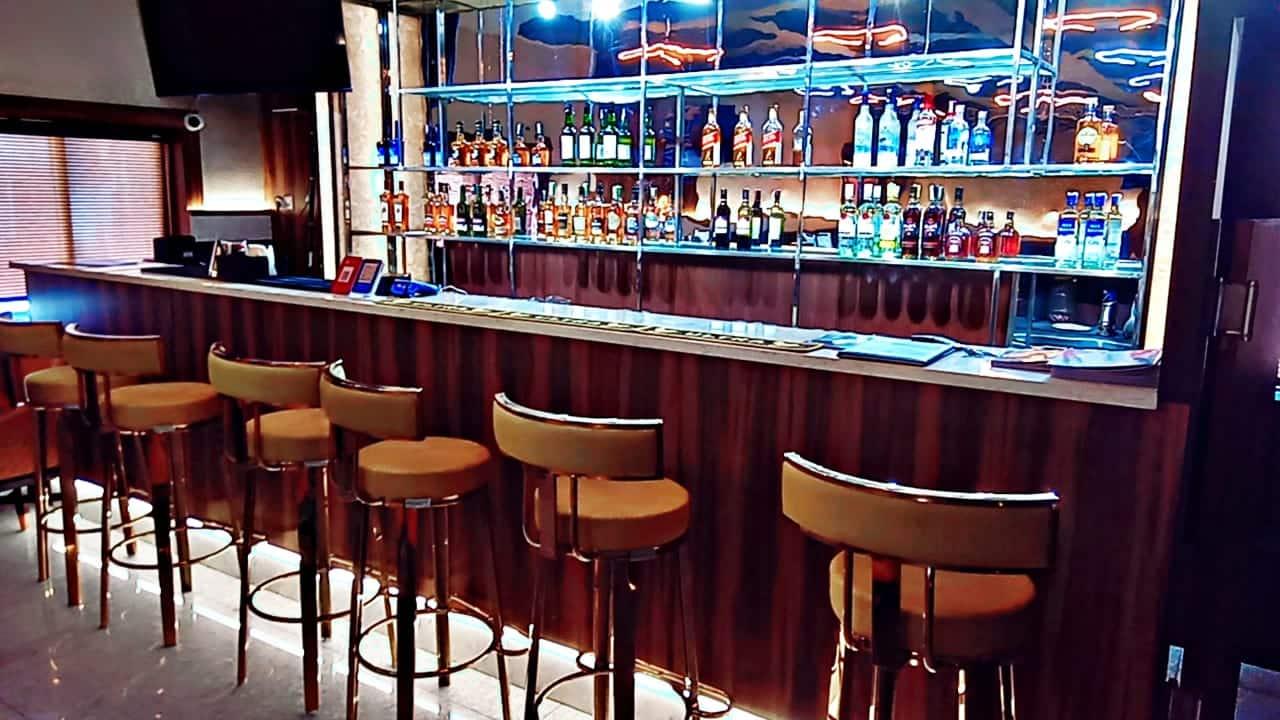 Liqo Bar - By Hotel Royalsion