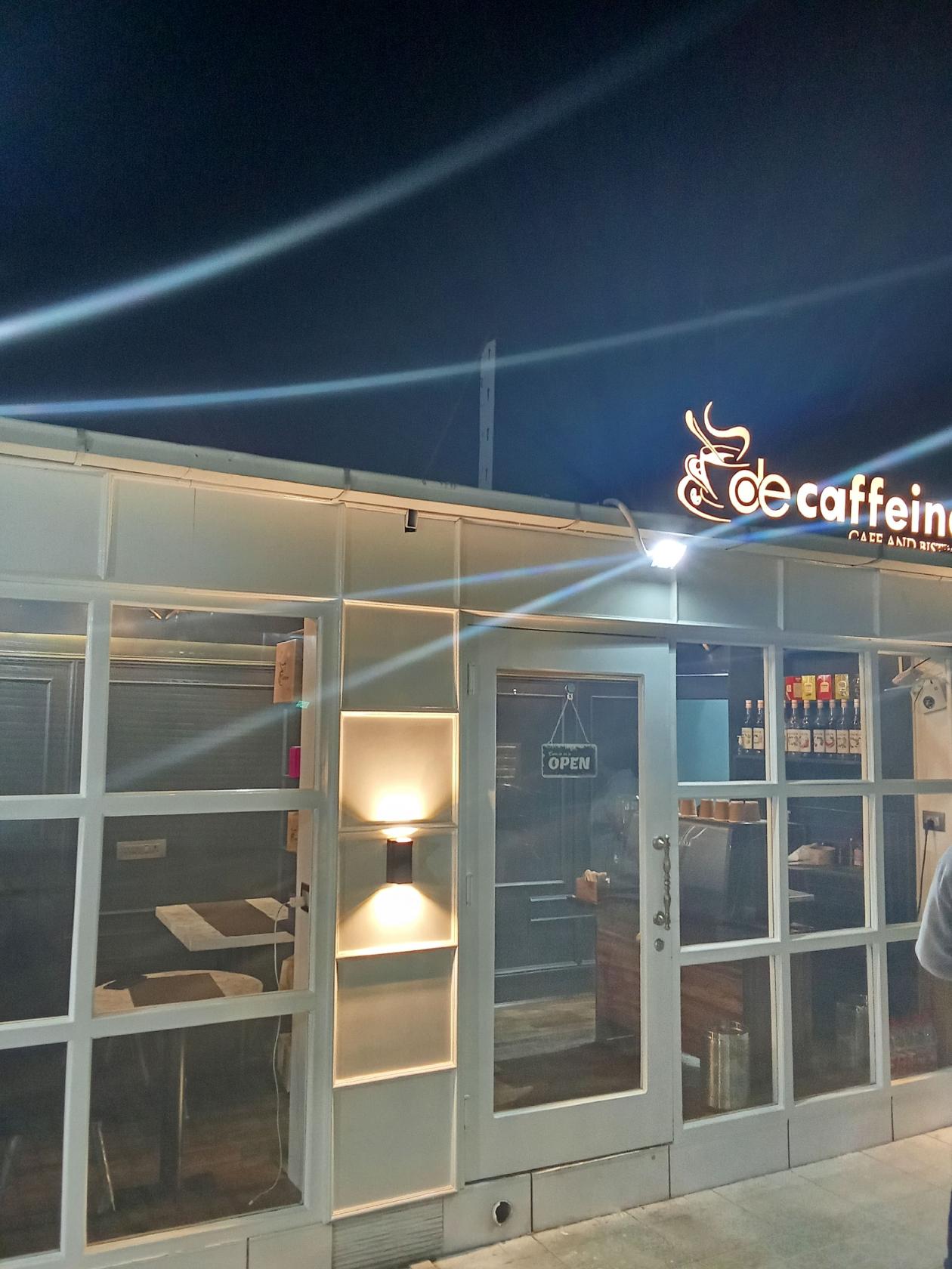 De Caffeine Cafe And Bistro
