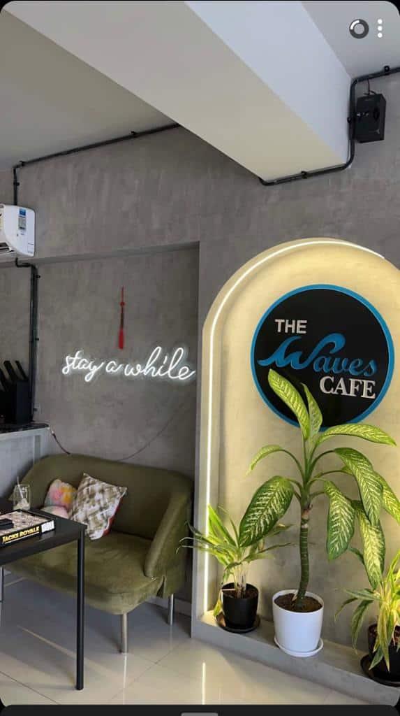 Waves Cafe