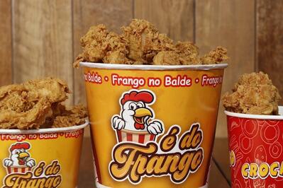 É Do Frango Frango No Balde em Rio Acima foto