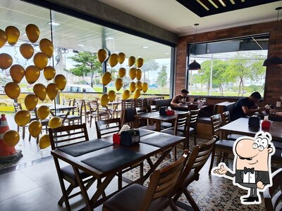 Veja imagens do interior do Sayonara pães e conveniência