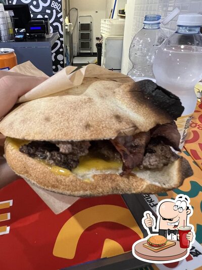 Concediti un bell'hamburger al ristorante Smesc Burger