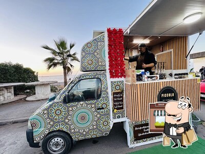 Jetez un coup d’œil à l'espace ouvert de Karzan SunSet coffee