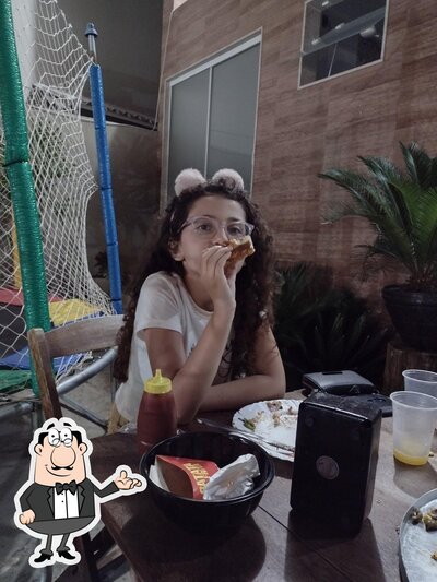 O interior do Pizzaria Chega Mais