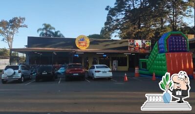 Veja imagens do exterior do World Magic Burger Hamburgueria Artesanal