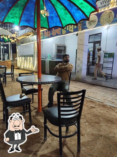 The interior of Vivek Dhaba