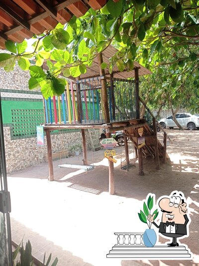 Descubra a área externa do Restaurante Peixada do Maurício