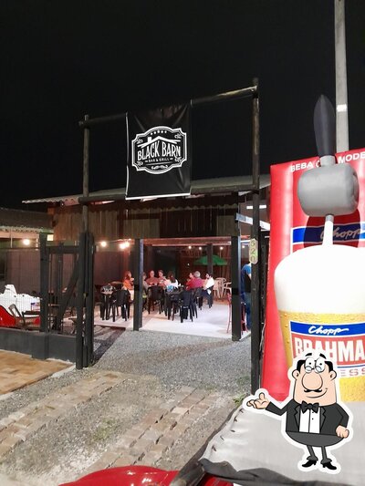 O interior do Black Barn - Bar e Grill