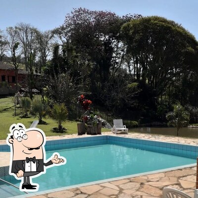 Sente em uma das mesas no Vertente Imperial
