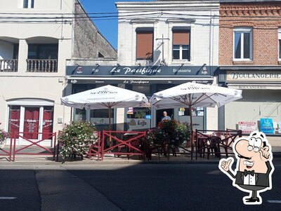 Installez-vous à l'une des tables de Le Pacifique