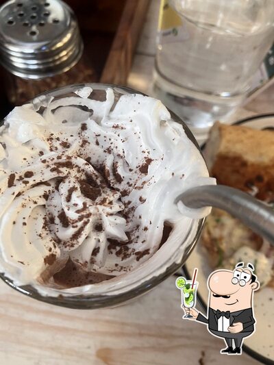 Enjoy a beverage at Da Nonna's Pizzeria