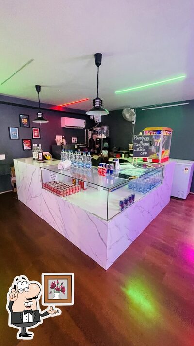 The interior of GAME BOX. GAMING CAFE