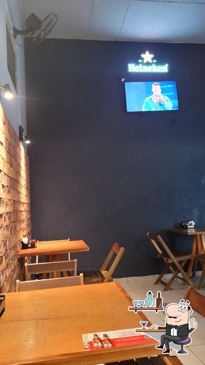 Veja imagens do interior do Celeiro Pub