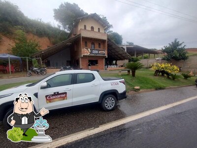 Veja imagens do exterior do Machado Espetinhos
