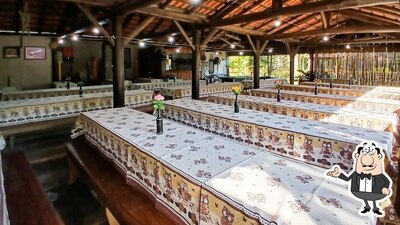 Sente em uma das mesas no Restaurante da Horta p/ Mesa