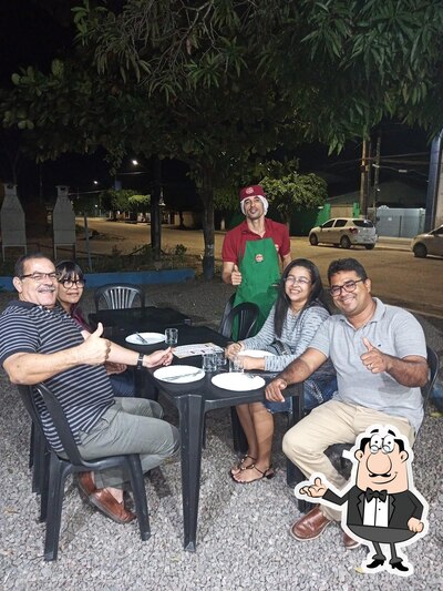Veja imagens do interior do À Praça Pizzaria