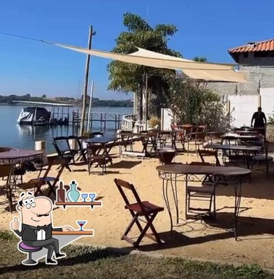 Veja imagens do interior do Boteco do Lago