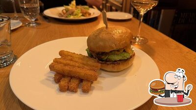 Concediti un bell'hamburger al ristorante Adula Kitchen & Bar