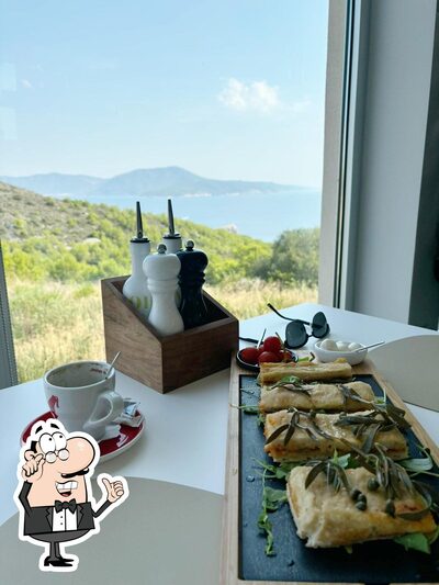 Dai un'occhiata agli interni di Restoran "Gatula"