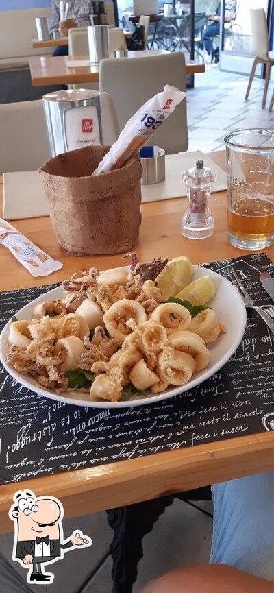 Gli interni di SOLITO POSTO Food & Drink