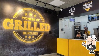 Check out how Biggies Burger looks inside
