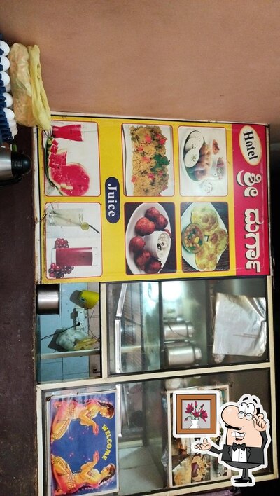 The interior of FAST FOOD