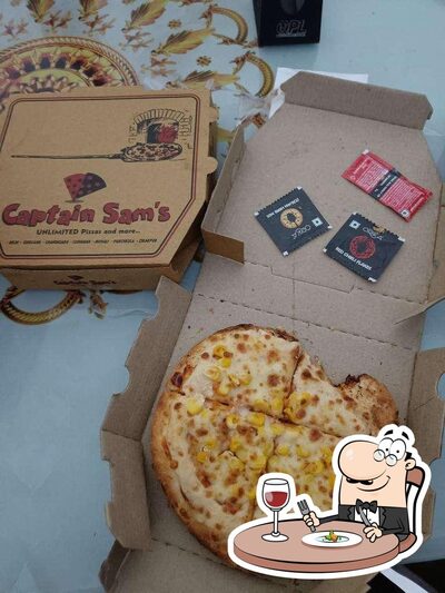 Food at Captain Sam pizza