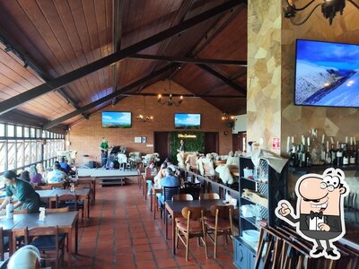 Veja imagens do interior do Vila Cantareira Gastronomia