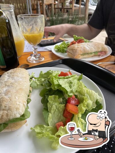 Comida em Empório Oak