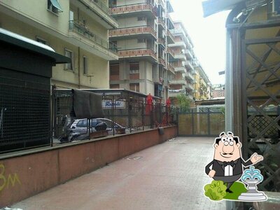 Goditi la vista dagli esterni di Trattoria Del Corso