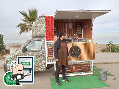 Jetez un coup d’œil à l'espace ouvert de Karzan SunSet coffee