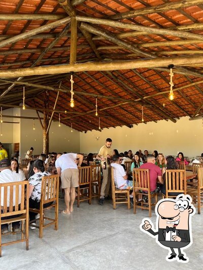 Sente em uma das mesas no Pesqueiro Pé Da Serra