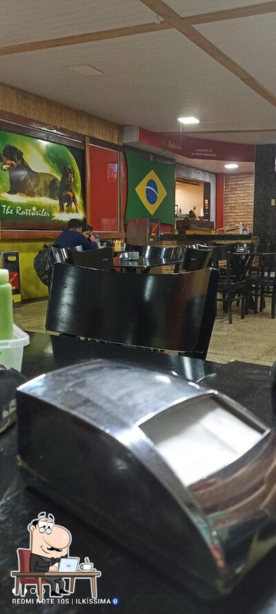 Veja imagens do interior do Rottweiler Lanches