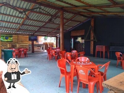 O interior do ROÇA LANCHES E MERCEARIA