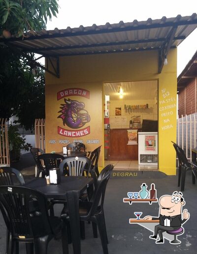 Veja imagens do interior do Dragon Lanches