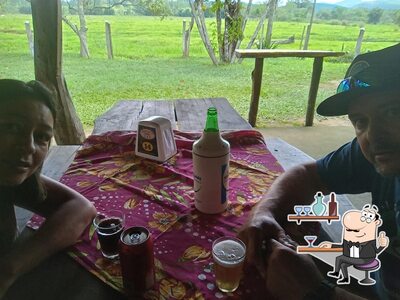 Veja imagens do interior do Quiosque Beira Rio Graminha