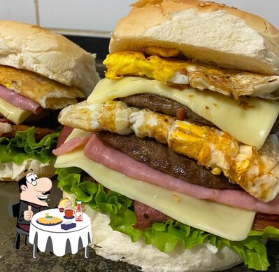 Os hambúrgueres do Bella Pizza Coqueiral irão saciar uma variedade de gostos