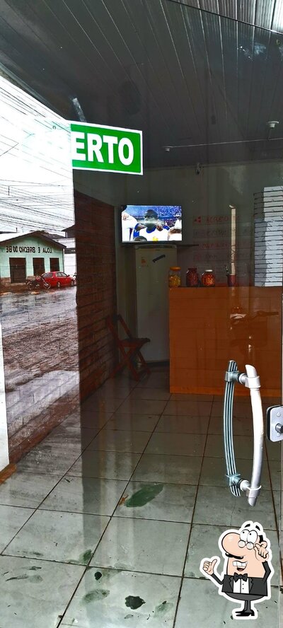 O interior do DOM CARLOTA PIZZAS E LANCHES
