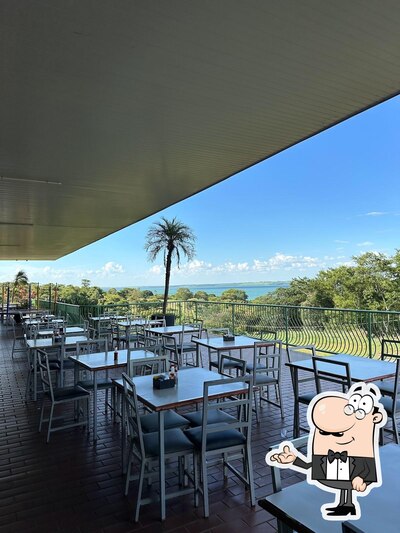 O interior do Deck no rio