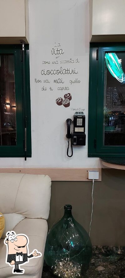 Gli interni di Club Cafè Bar Tavola calda