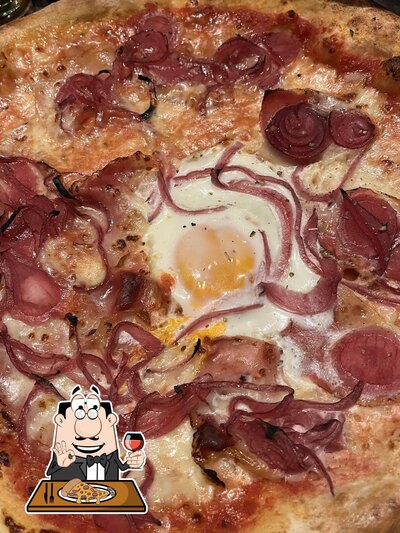 A Pizzeria Rössl, puoi assaggiare una bella pizza