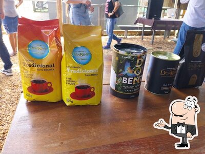 Sente em uma das mesas no Don Bento - Café Especial