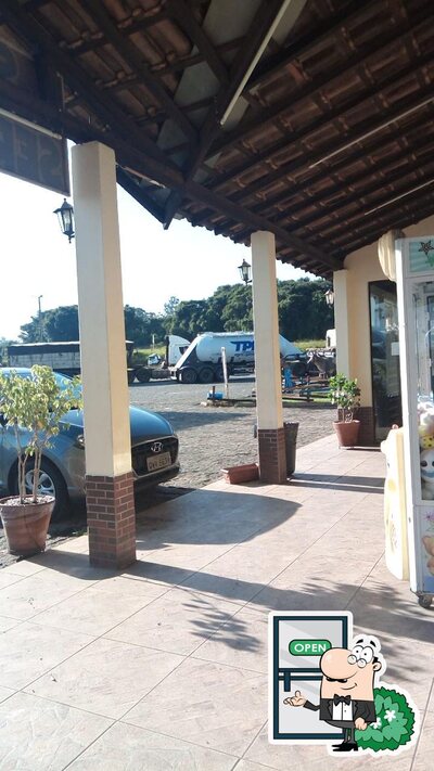 a área exterior é uma característica importante do Restaurante 2 Gaúchos da Campanha
